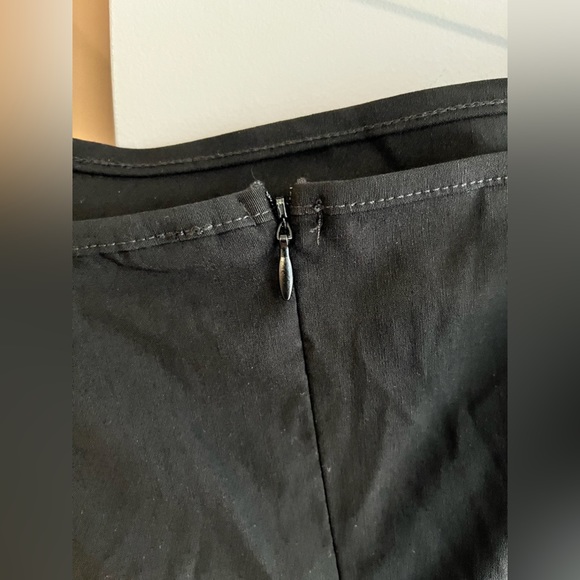 PRETTYLITTLETHING Black Cut Out One Shoulder Bodycon Maxi Dress - Picture 4 of 5